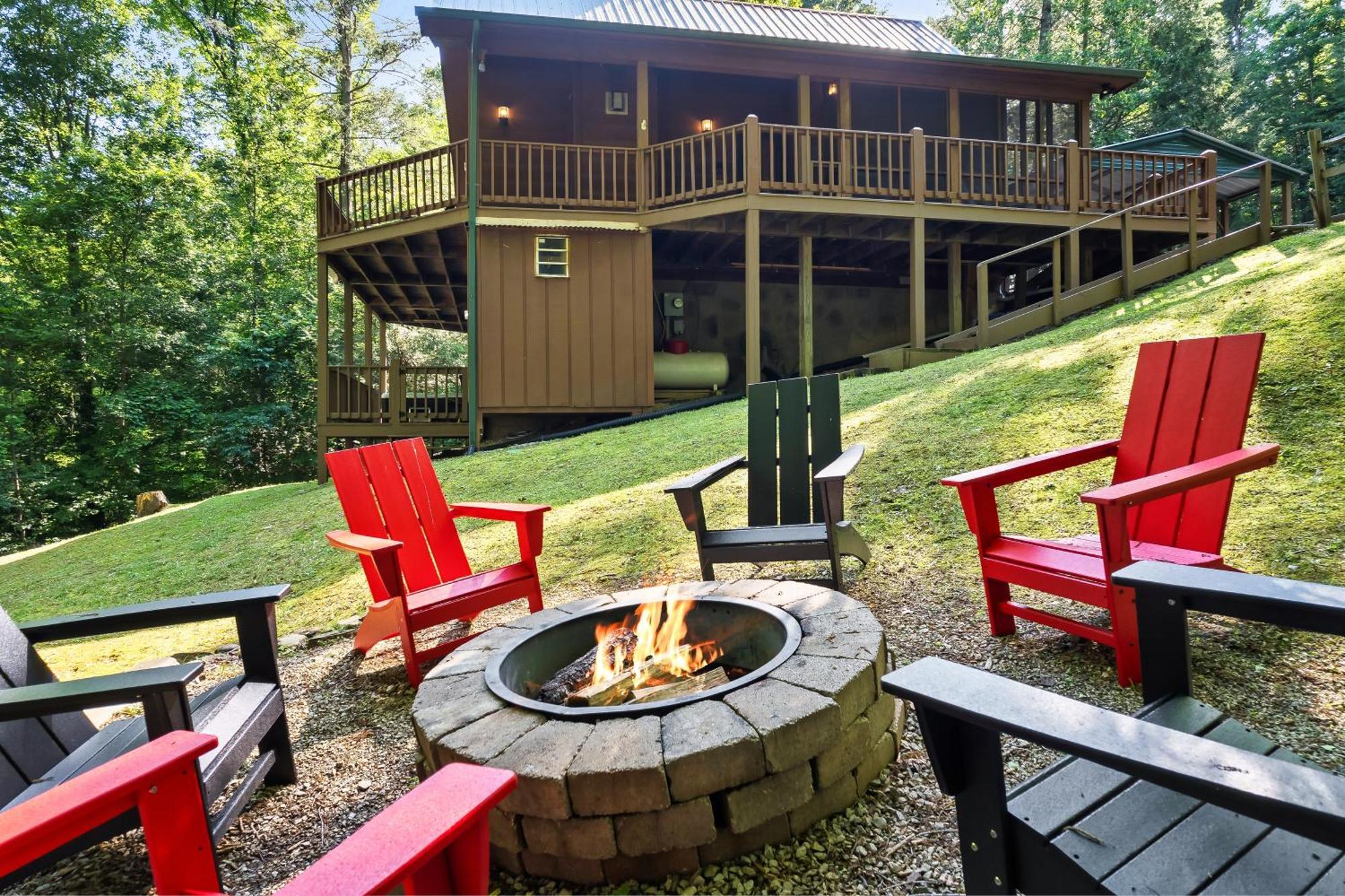 Peaceful Family Cabin With Hot Tub, Game Room, & More! Sevierville Kültér fotó