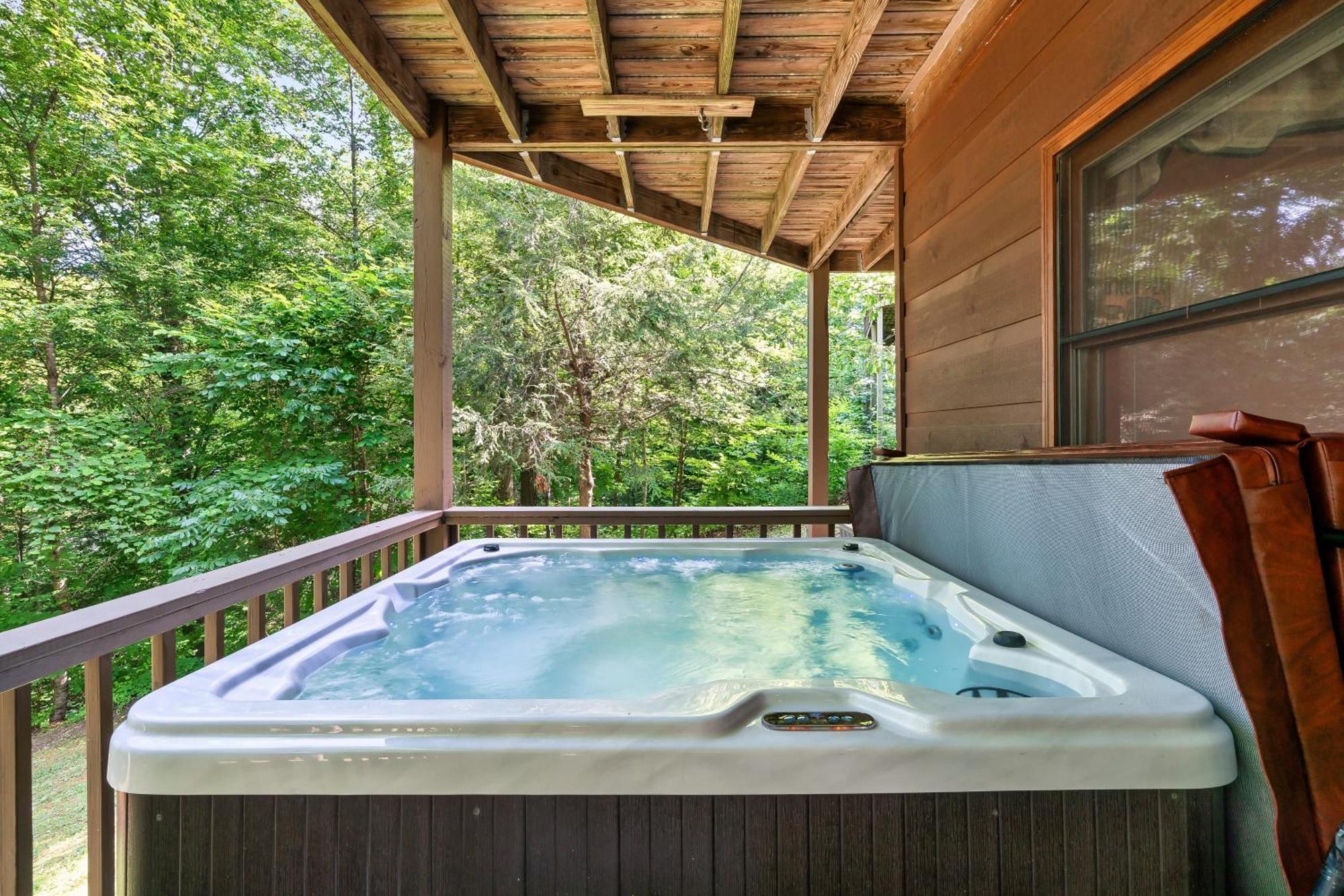 Peaceful Family Cabin With Hot Tub, Game Room, & More! Sevierville Kültér fotó
