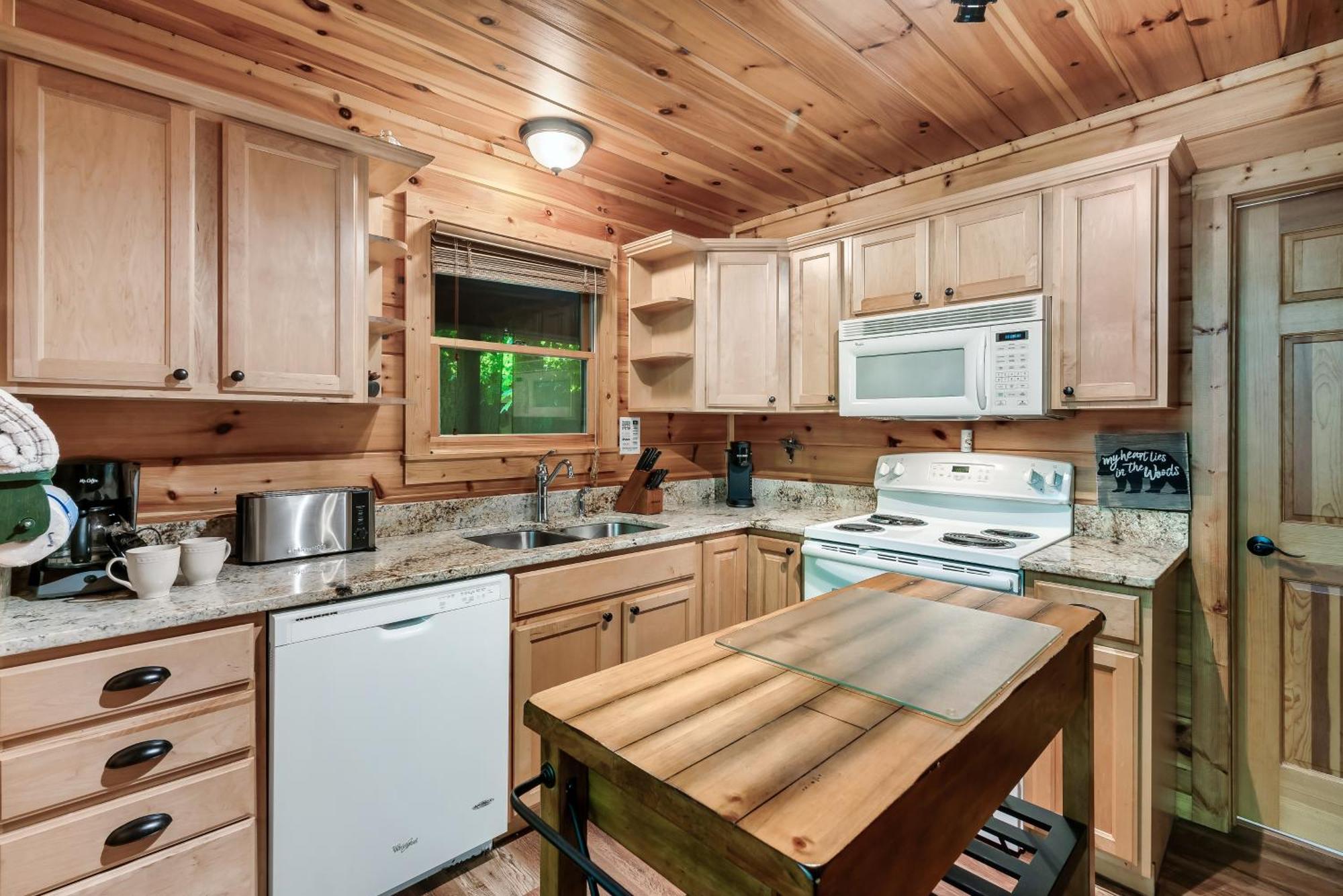 Peaceful Family Cabin With Hot Tub, Game Room, & More! Sevierville Kültér fotó